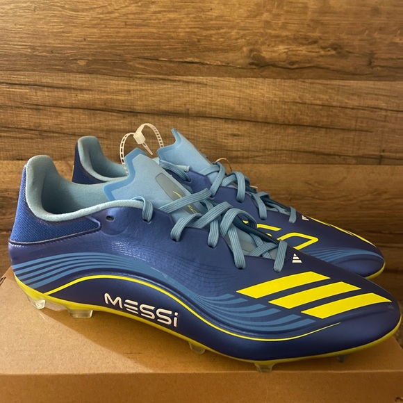 Athletic_Shoes